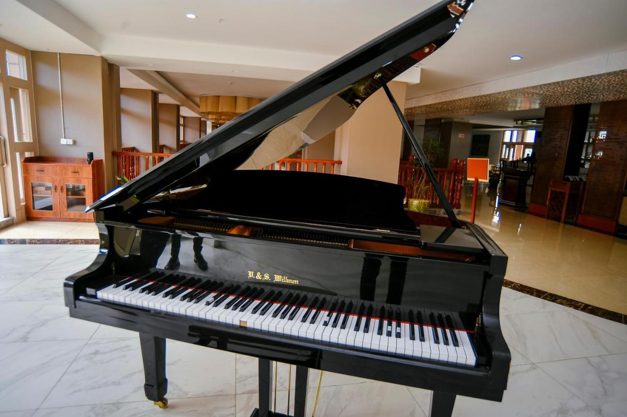 M Hotel Кигали Экстерьер фото