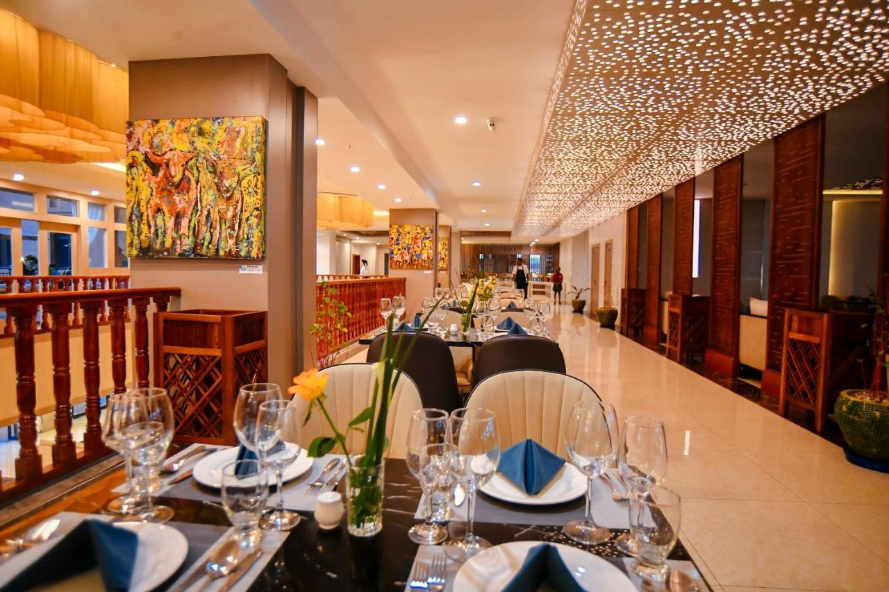 M Hotel Кигали Экстерьер фото