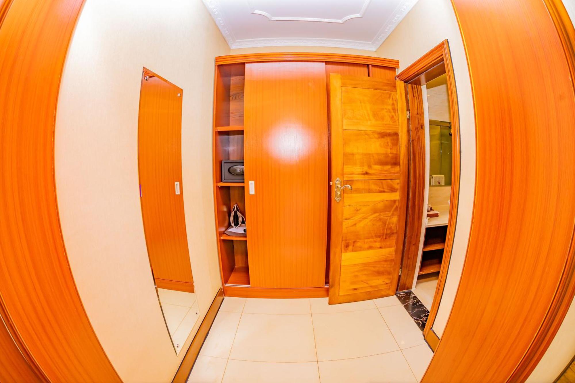 M Hotel Кигали Экстерьер фото