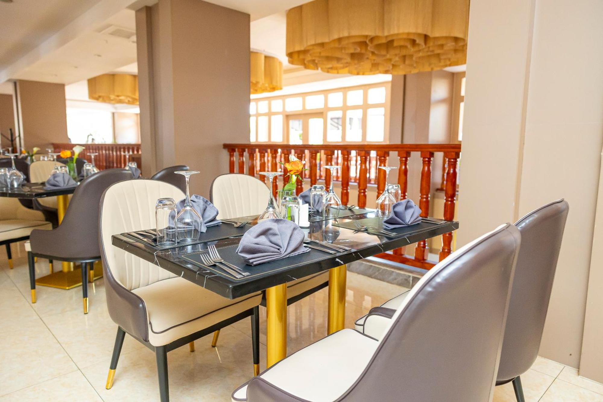 M Hotel Кигали Экстерьер фото
