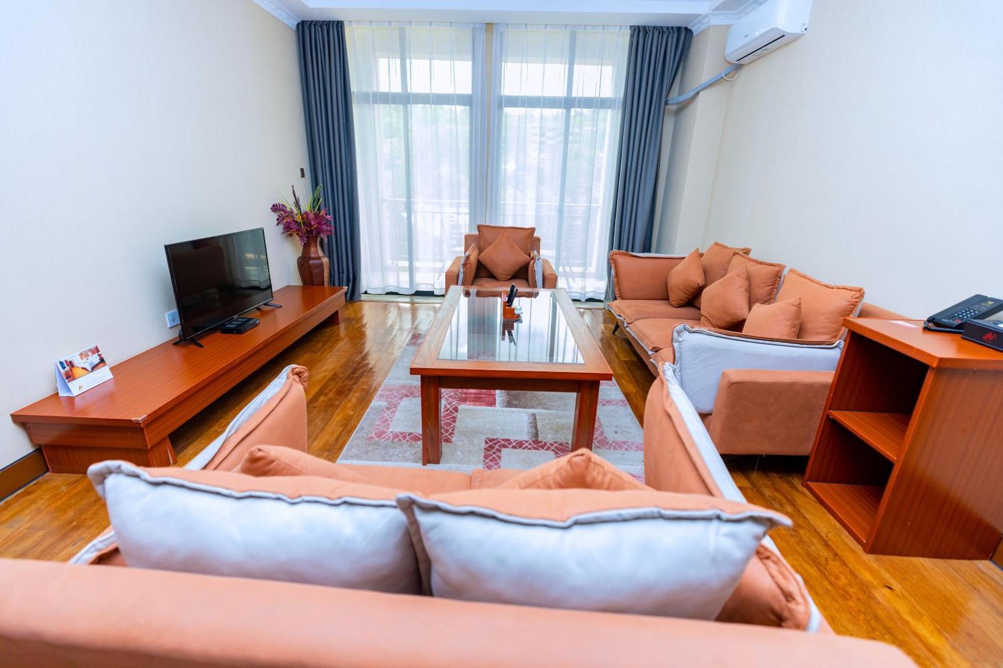 M Hotel Кигали Экстерьер фото